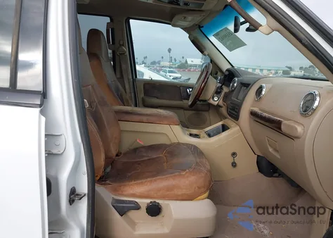 2005 Ford Expedition Eddie Bauer/King Ranch z USA, uszkodzony, nr VIN 1FMPU17565LA79699